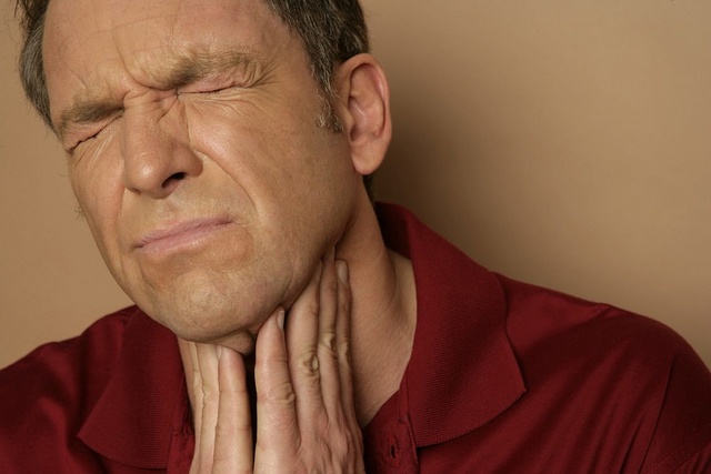 Гомеопатия боль в горле отдает в ухо